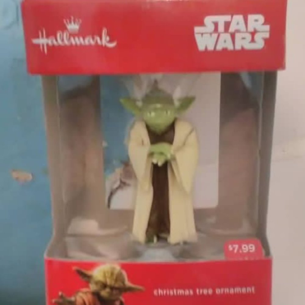 2018 Hallmark Star Wars Yoda Christmas Ornament Red Box